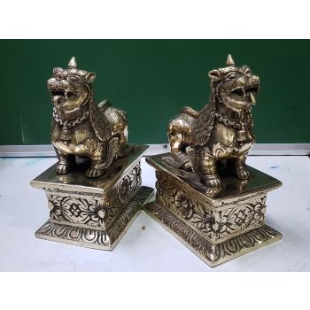 Singha with Stand 8" height in Set of 2