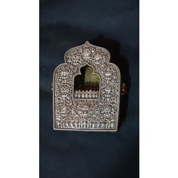 Shrine box (Tib: Gau)