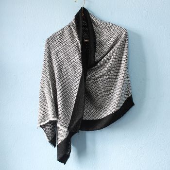 Diamond Pattern Design White Double Ply Stole with Border