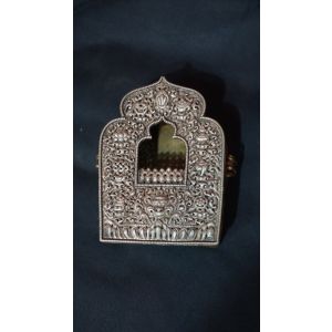 Shrine box (Tib: Gau)