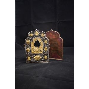 Shrine box (Tibetian: Gau)