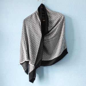 Diamond Pattern Design White Double Ply Stole with Border