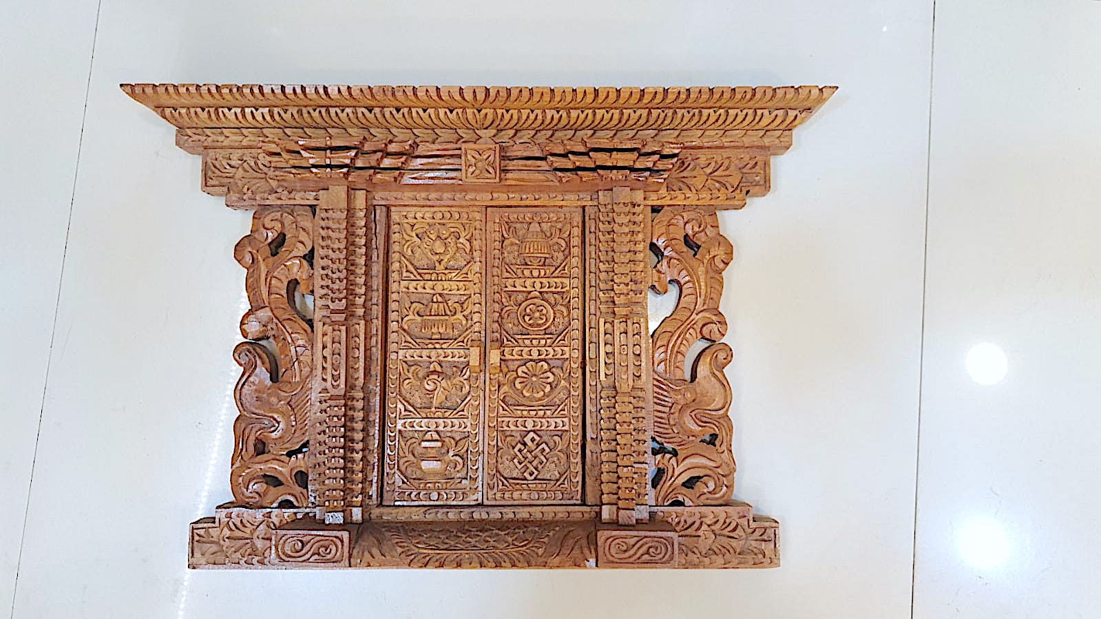 Austamangal Door With Mangahiti