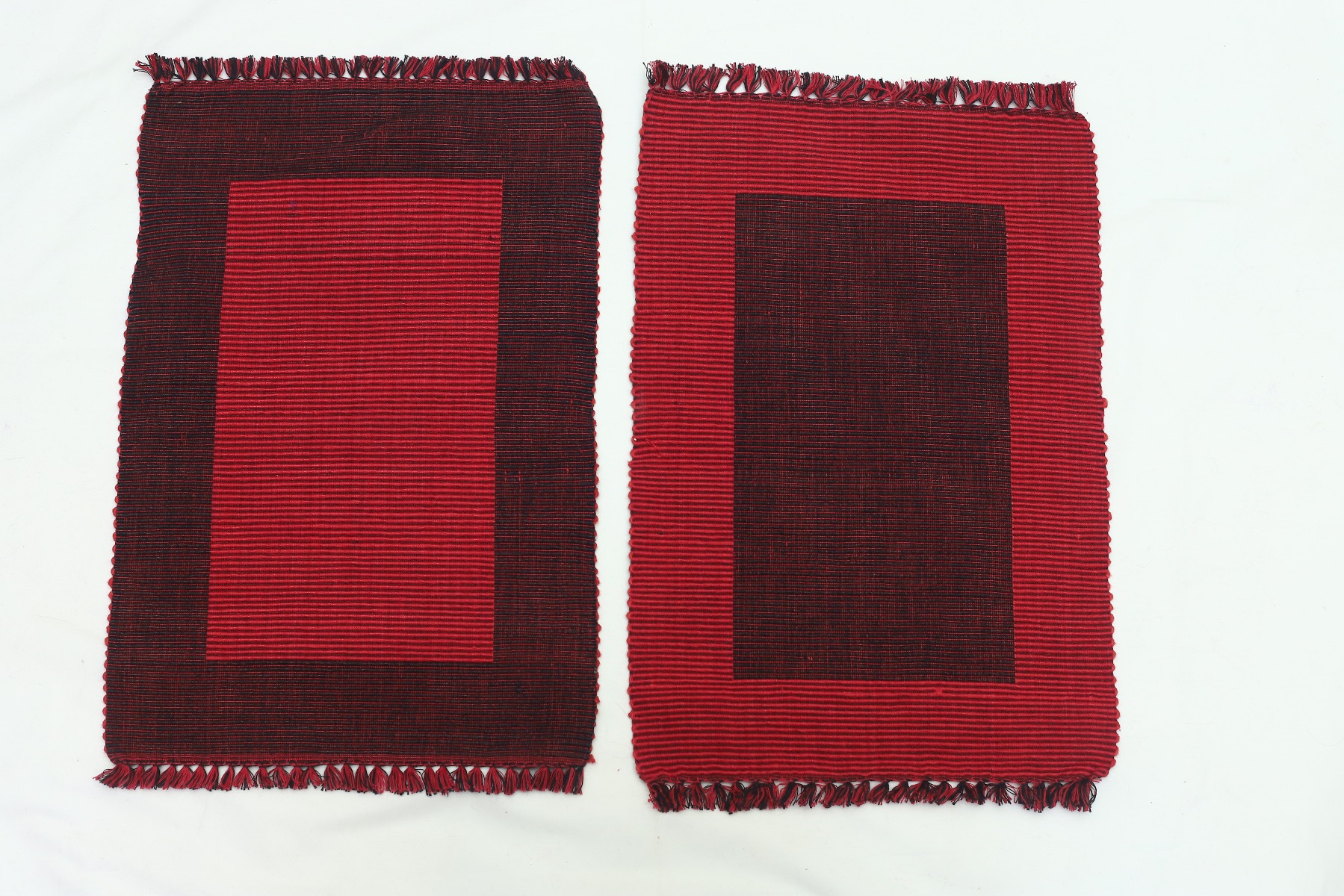 100% Pure Cotton Linen Dining Mat 17" x 12" (Red and Black)