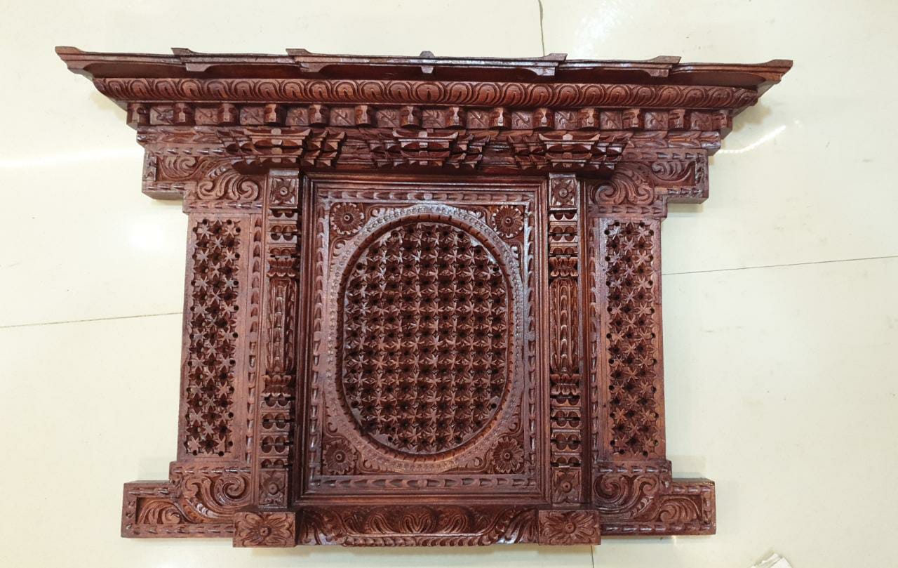 Frame With Oval Jali